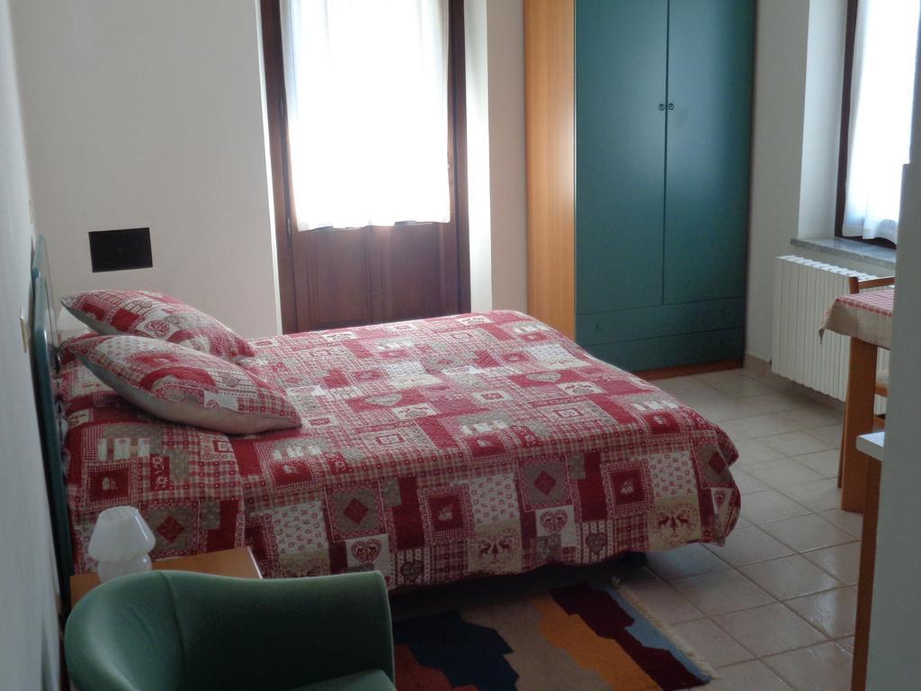 Mont Gele Hotel Ollomont Quarto foto