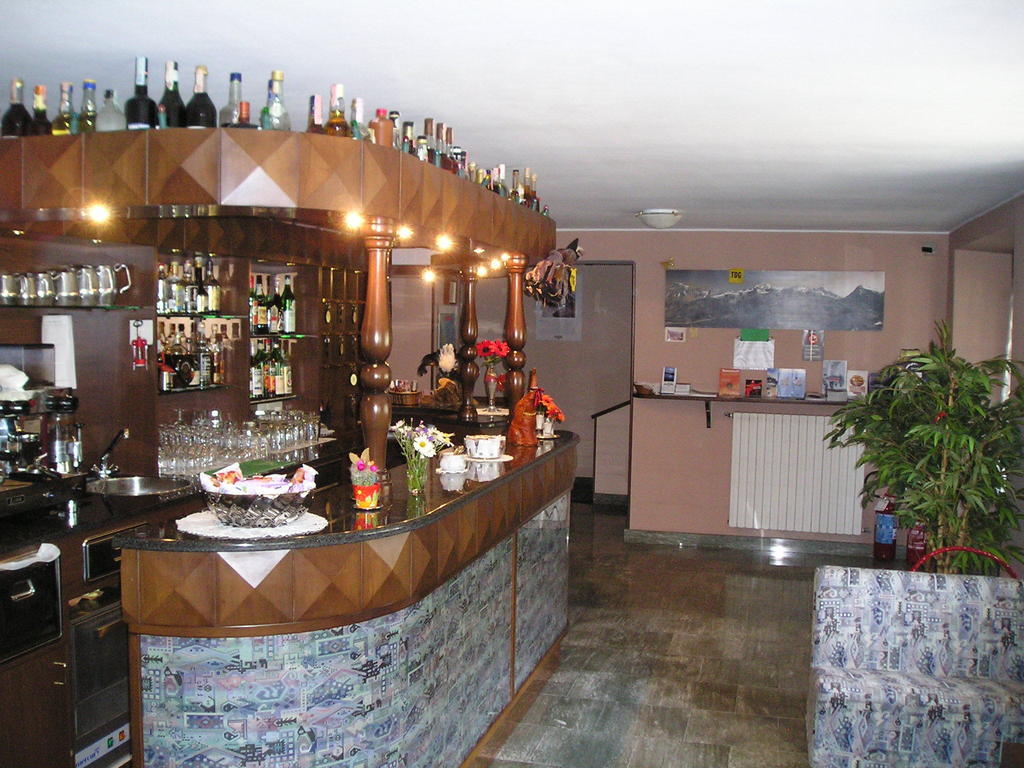Mont Gele Hotel Ollomont Exterior foto