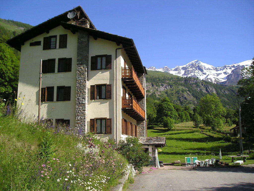 Mont Gele Hotel Ollomont Exterior foto