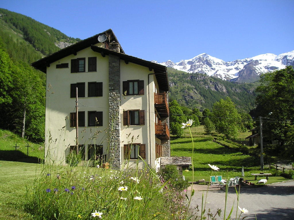 Mont Gele Hotel Ollomont Exterior foto