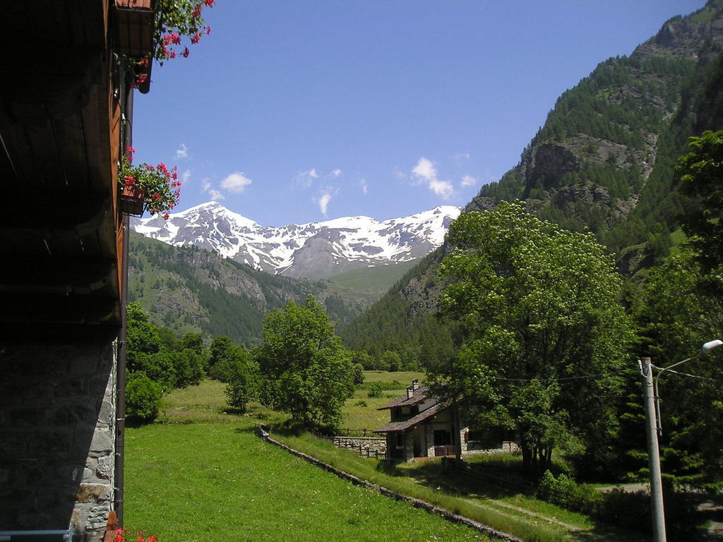 Mont Gele Hotel Ollomont Exterior foto