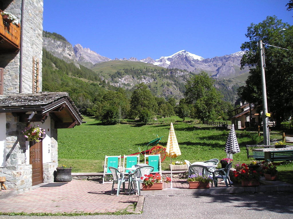 Mont Gele Hotel Ollomont Exterior foto