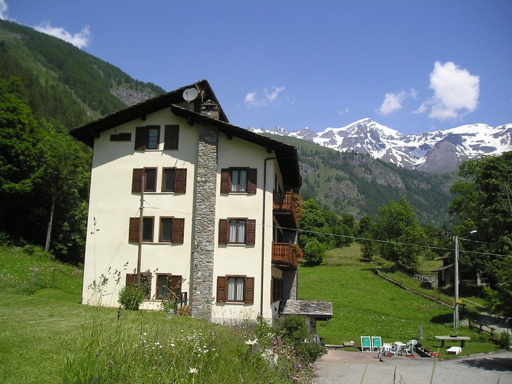 Mont Gele Hotel Ollomont Exterior foto