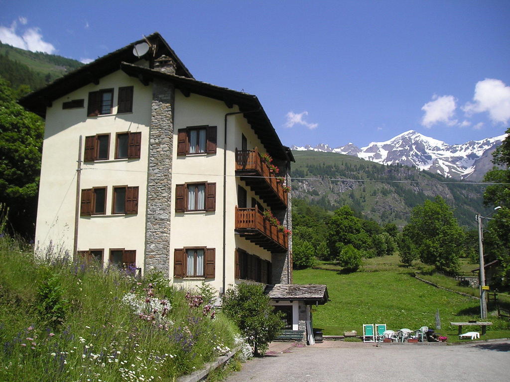 Mont Gele Hotel Ollomont Exterior foto