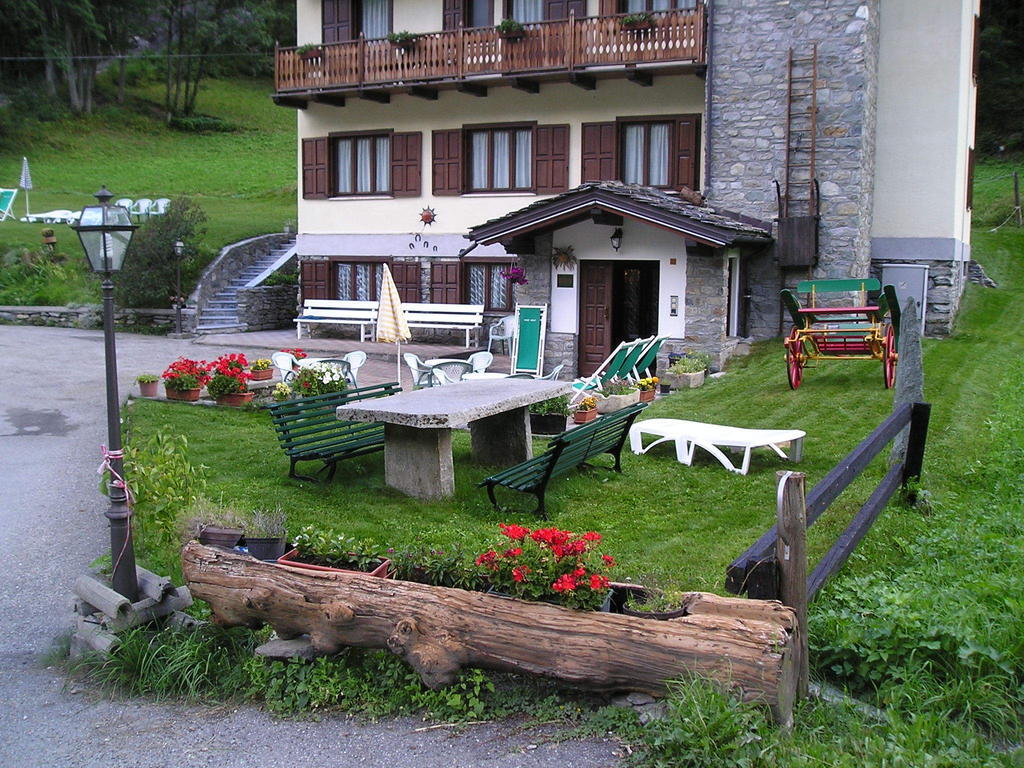 Mont Gele Hotel Ollomont Exterior foto